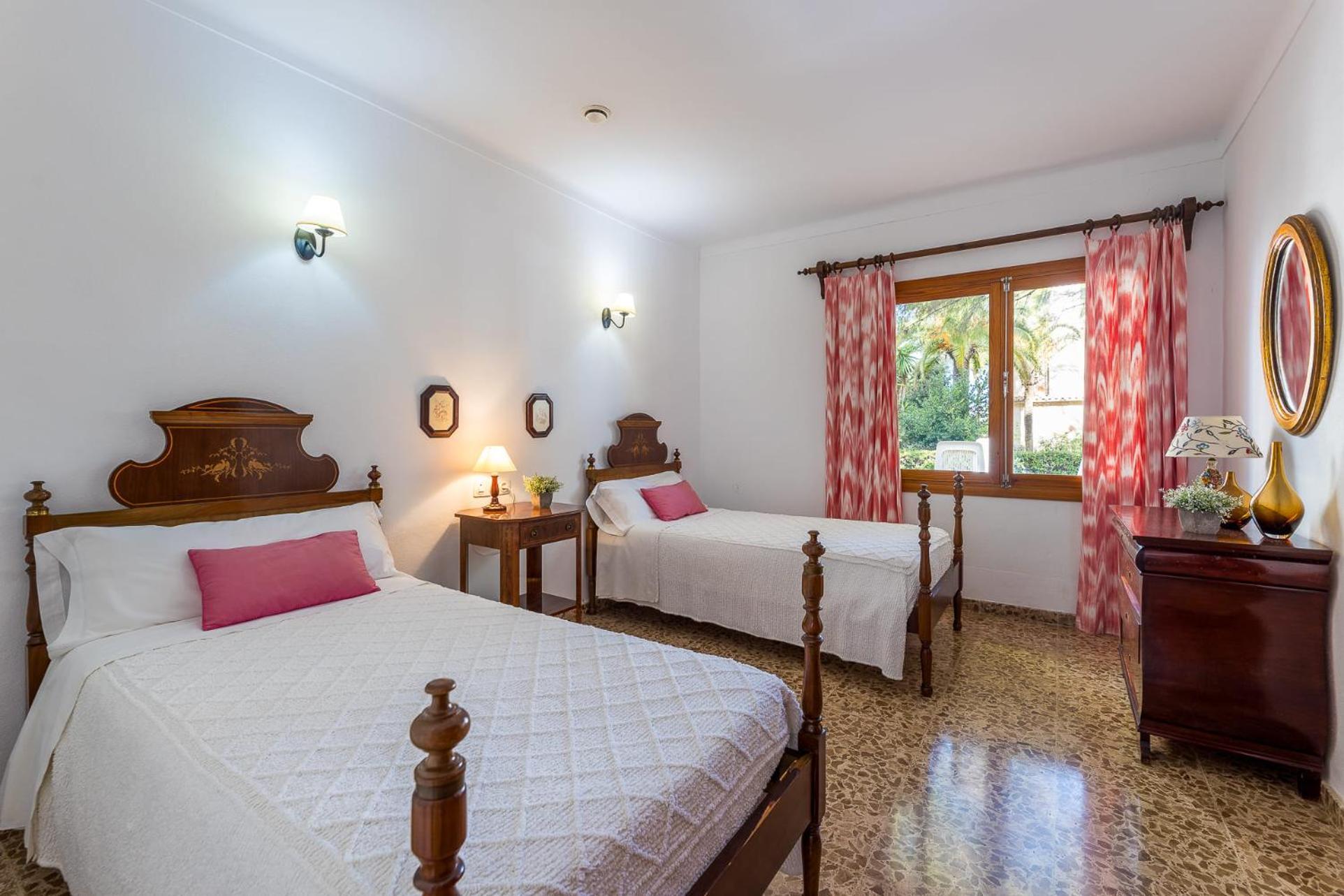 Gomila, Beautiful And Quiet Traditional Mallorquin House * Cielo de Bonaire